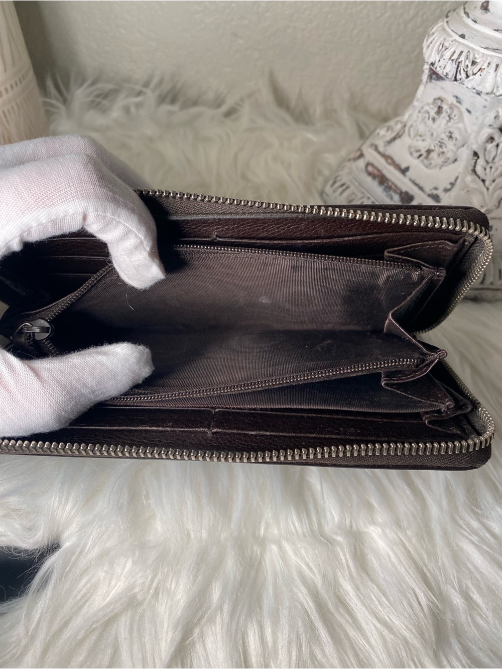 Gucci Black Zip-Around Leather Wallet EUC. - Picture 10 of 11